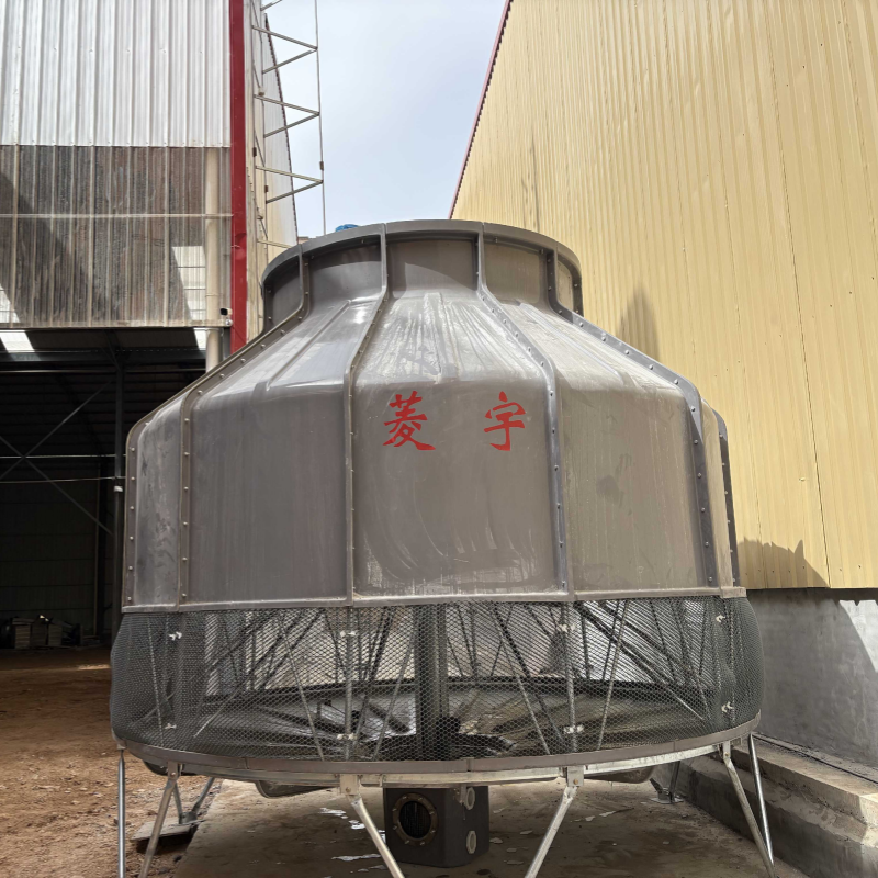 河南鄭州菱宇帶有底框的圓形逆流式玻璃鋼冷卻塔現(xiàn)場實拍
